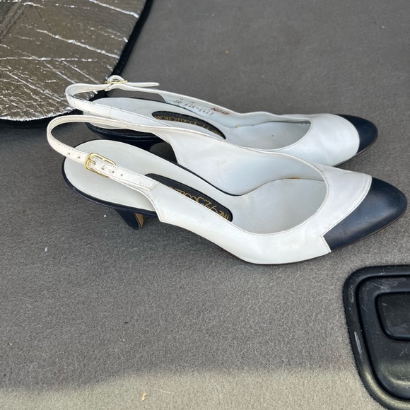 Size 7 - Picture 2 of 2